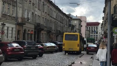 У Львові поламалась маршрутка (ФОТО)