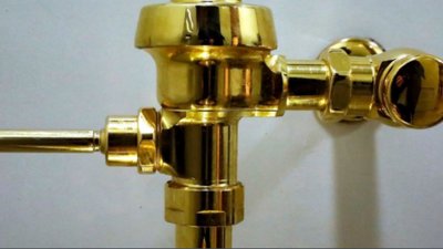 Дна нема: Садовий під час карантину ставить собі в мерії “золотий” душ за 750 тисяч