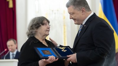 Порошенко посмертно нагородив орденом Свободи Левка Лук’яненка та Мирослава Поповича