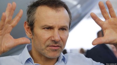 Зеленський про прем’єра: Запрошуємо Вакарчука до розмови