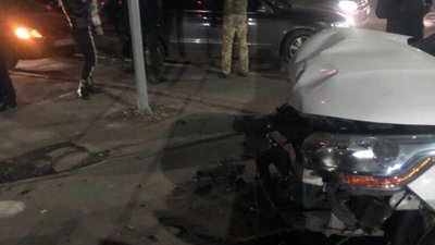 У Львові на вулиці Науковій автомобіль перетворився на металобрухт (ФОТО)