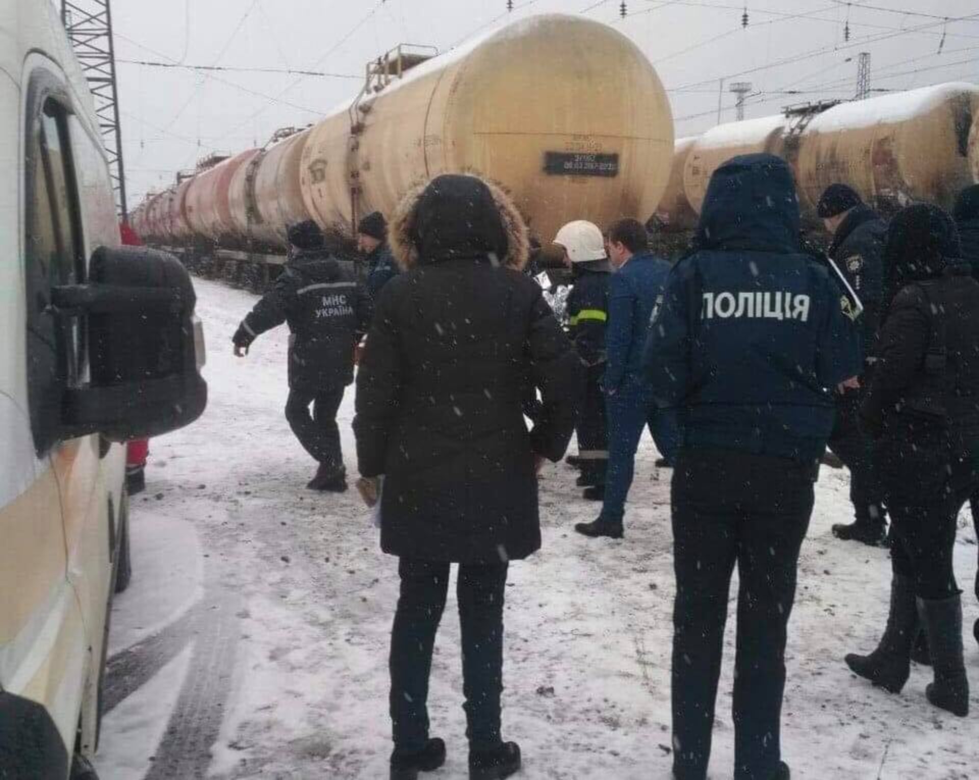 Правоохоронці встановлюють обставини ураження електрострумом двох осіб у Львові. Фото Варта-1
