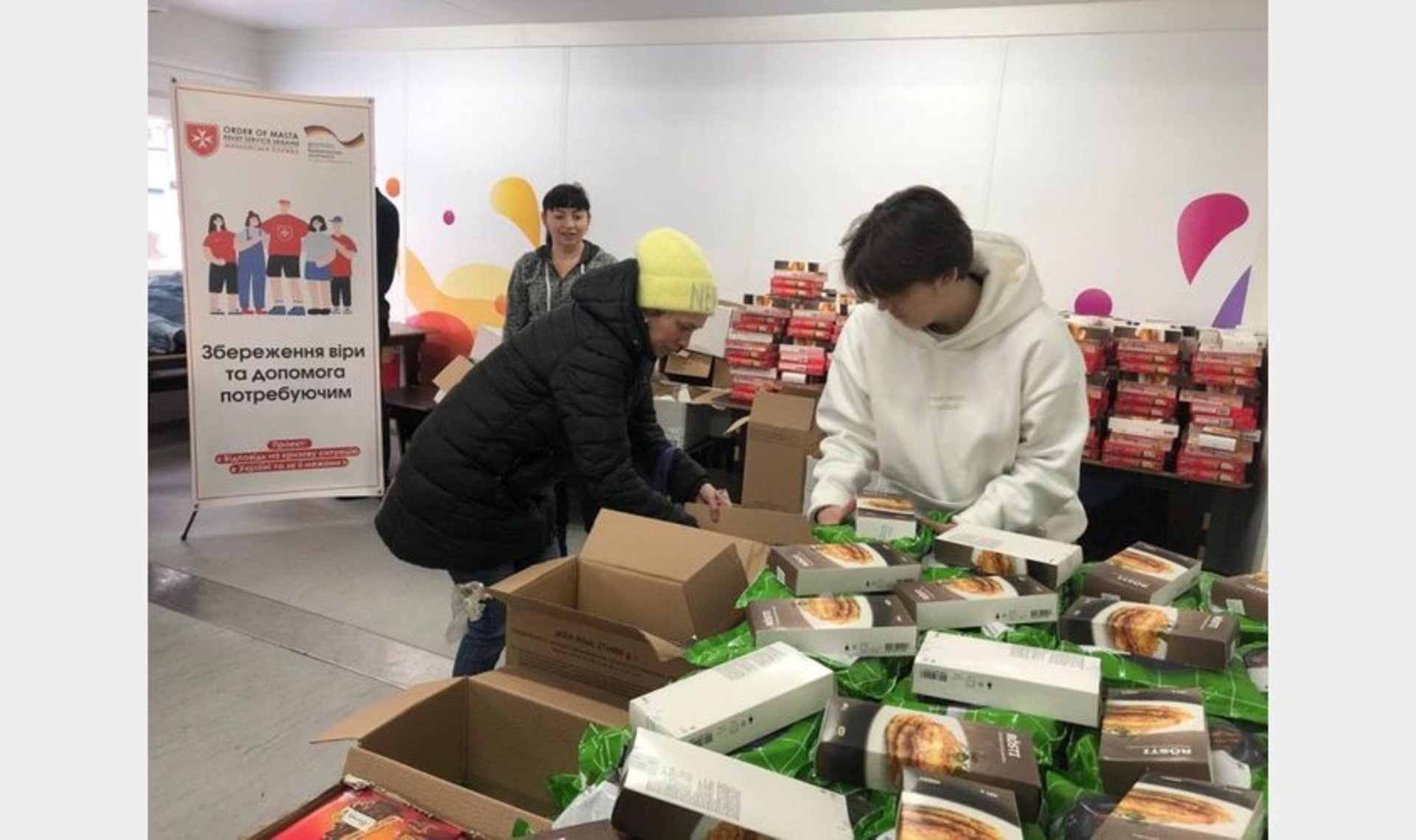 Мешканці модульних містечок Львова отримали продуктові набори