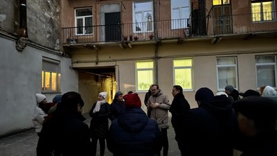 У центрі Львова руйнується будинок