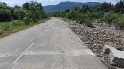 На Львівщині відновили рух ще однією ділянкою дороги, яка постраждала від негоди