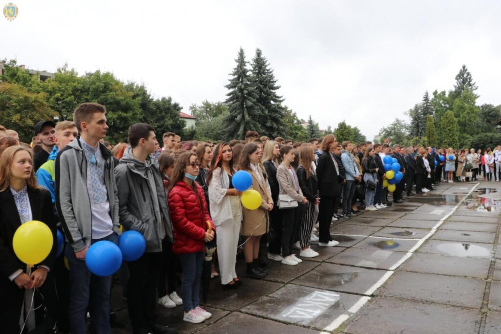 Національний лісотехнічний університет України зібрав на своїй площі у Львові сотні студентів першокурсників