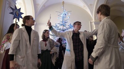 Молодіжні лідери з усієї України прийшли з вертепом до обласної ради
