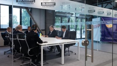 Порошенко переїхав до прозорого офісу
