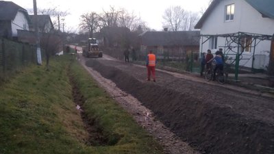 Водіям: у Бісковичах ремонтують автодорогу (ФОТО)