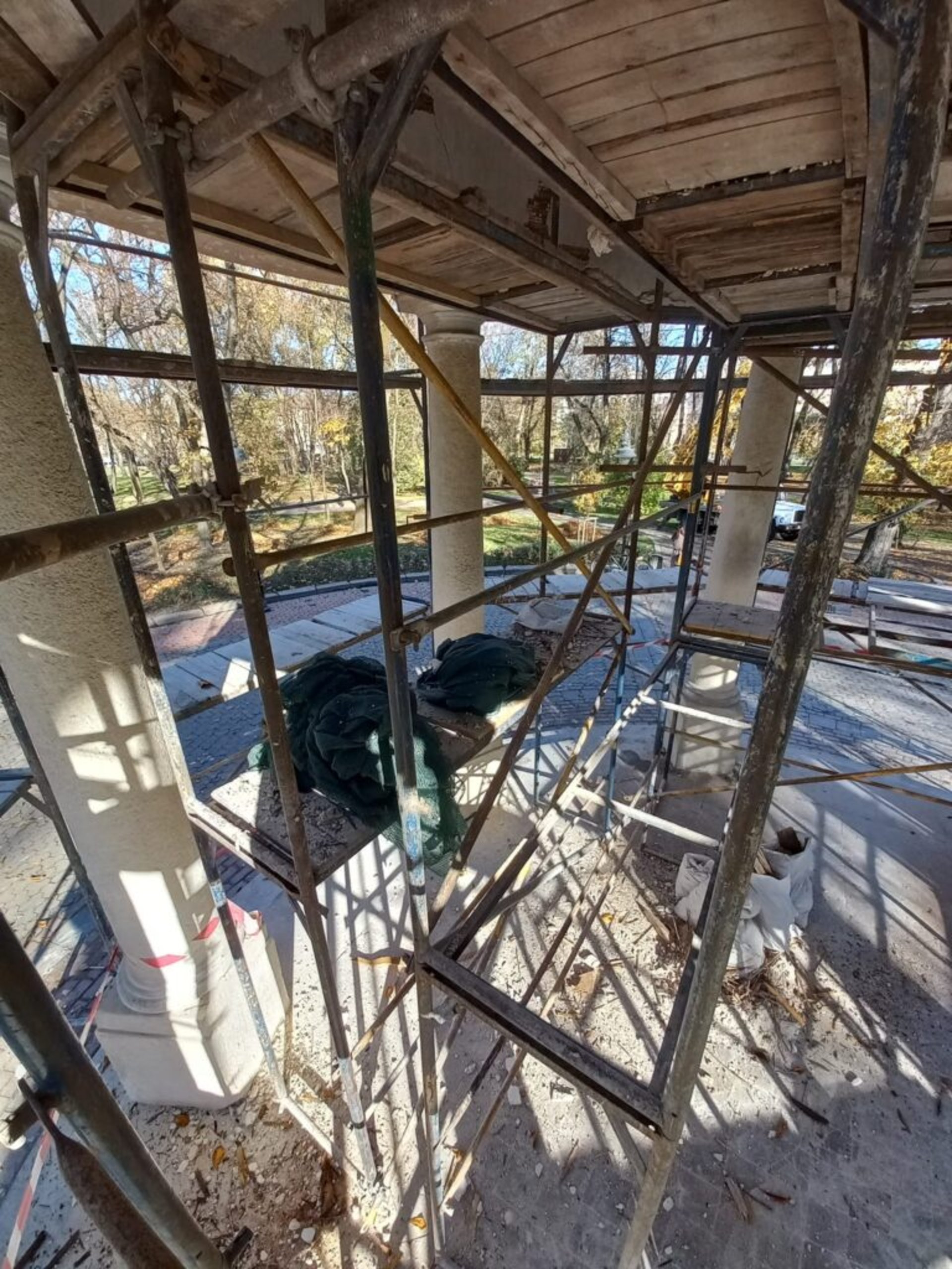 У парку Франка реставрують 200-річну ротонду