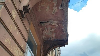 У Львові може обвалитись ще один балкон (ФОТО)
