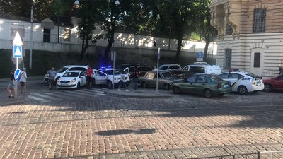 У Львові працівники поліції вчинили ДТП при виїзді з парковки (ФОТО, ВІДЕО)