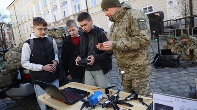 У центрі Львова помітили військових