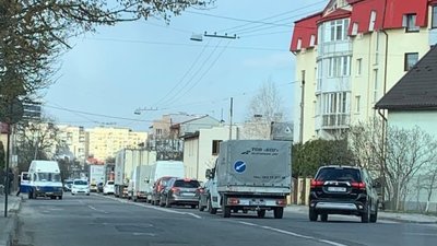 У Львові зупинився рух транспорту на проспекті Чорновола (ФОТО)