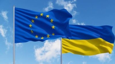 У Львові з будівлі вкрали прапори Євросоюзу та України