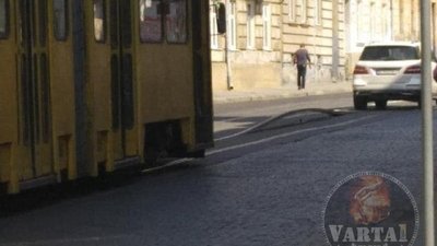 Як у Львові "піднялась" трамвайна колія (ФОТО)