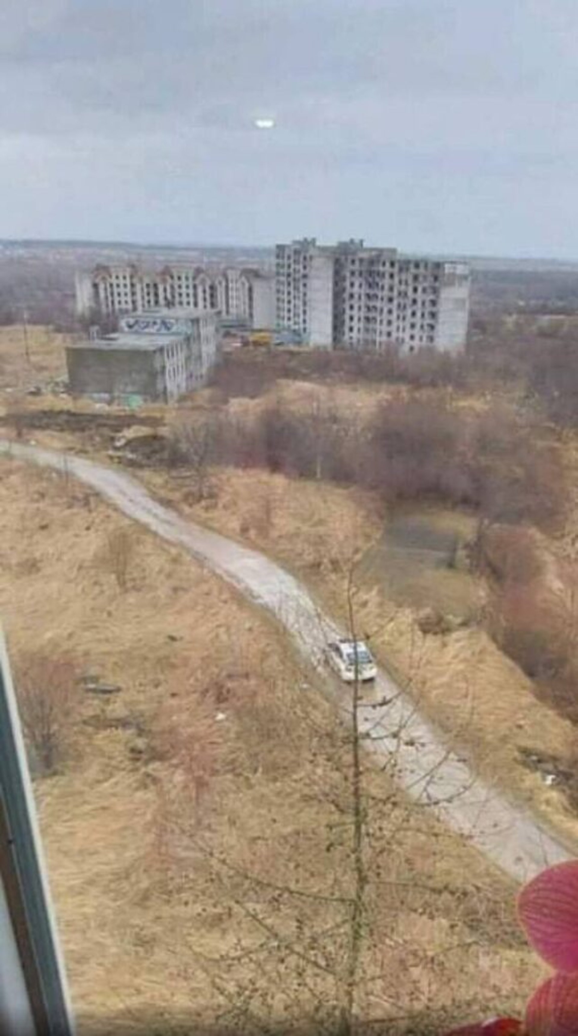 У Львові з багатоповерхівки скинули автомобіль