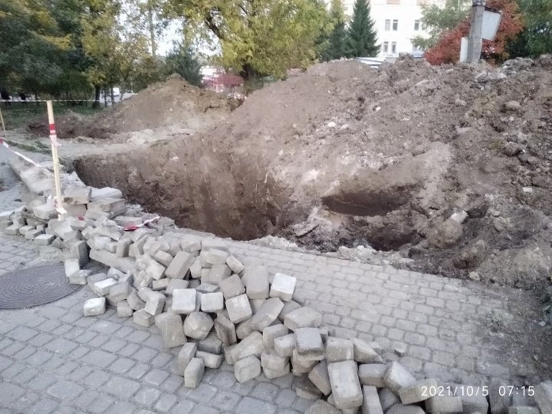 Черговий порив теплотраси. Фото Олега Колодруба 5.10.21
