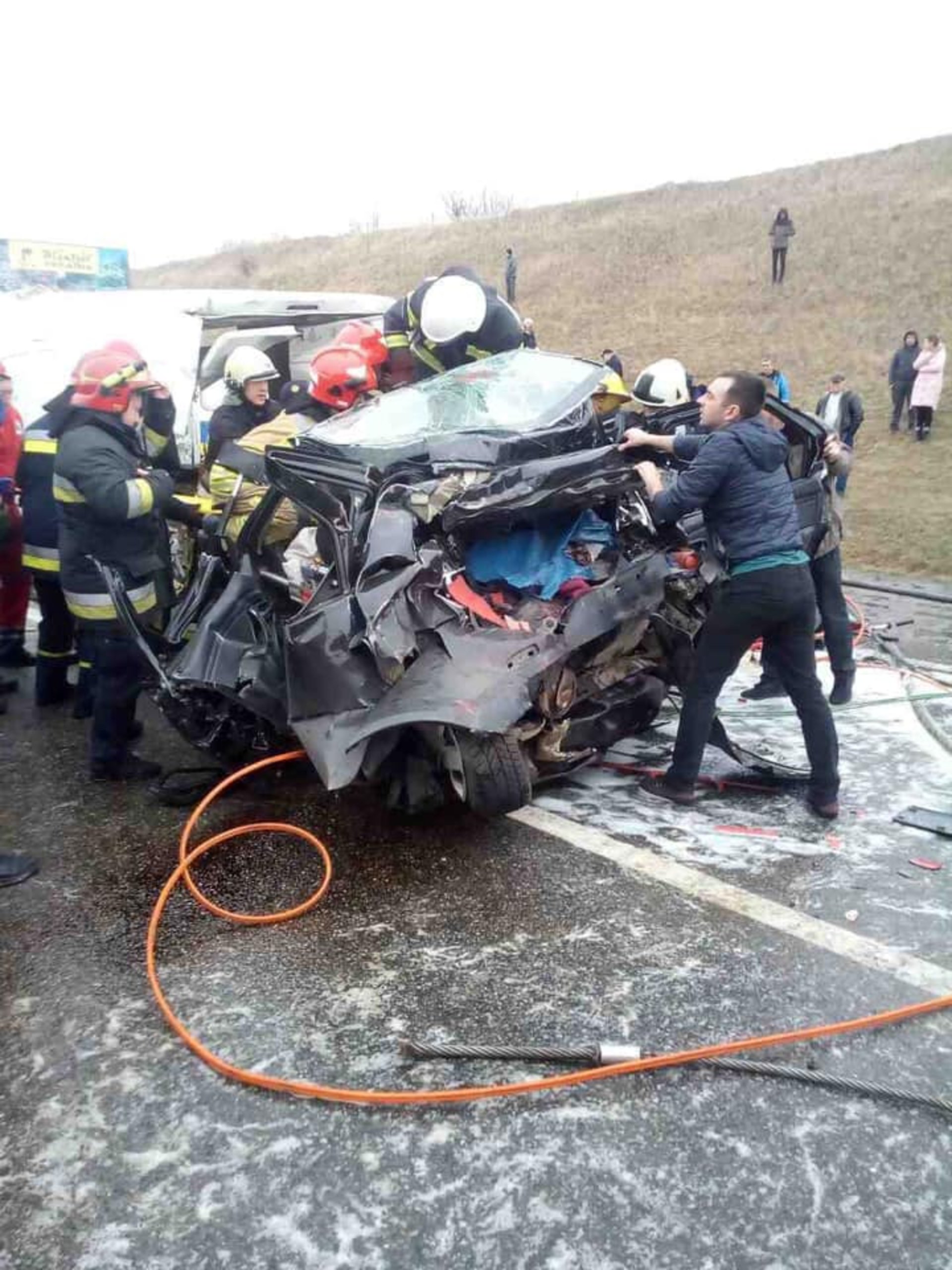 Біля Львова сталась жахлива аварія за участі шести автомобілів. Фото Варта-1