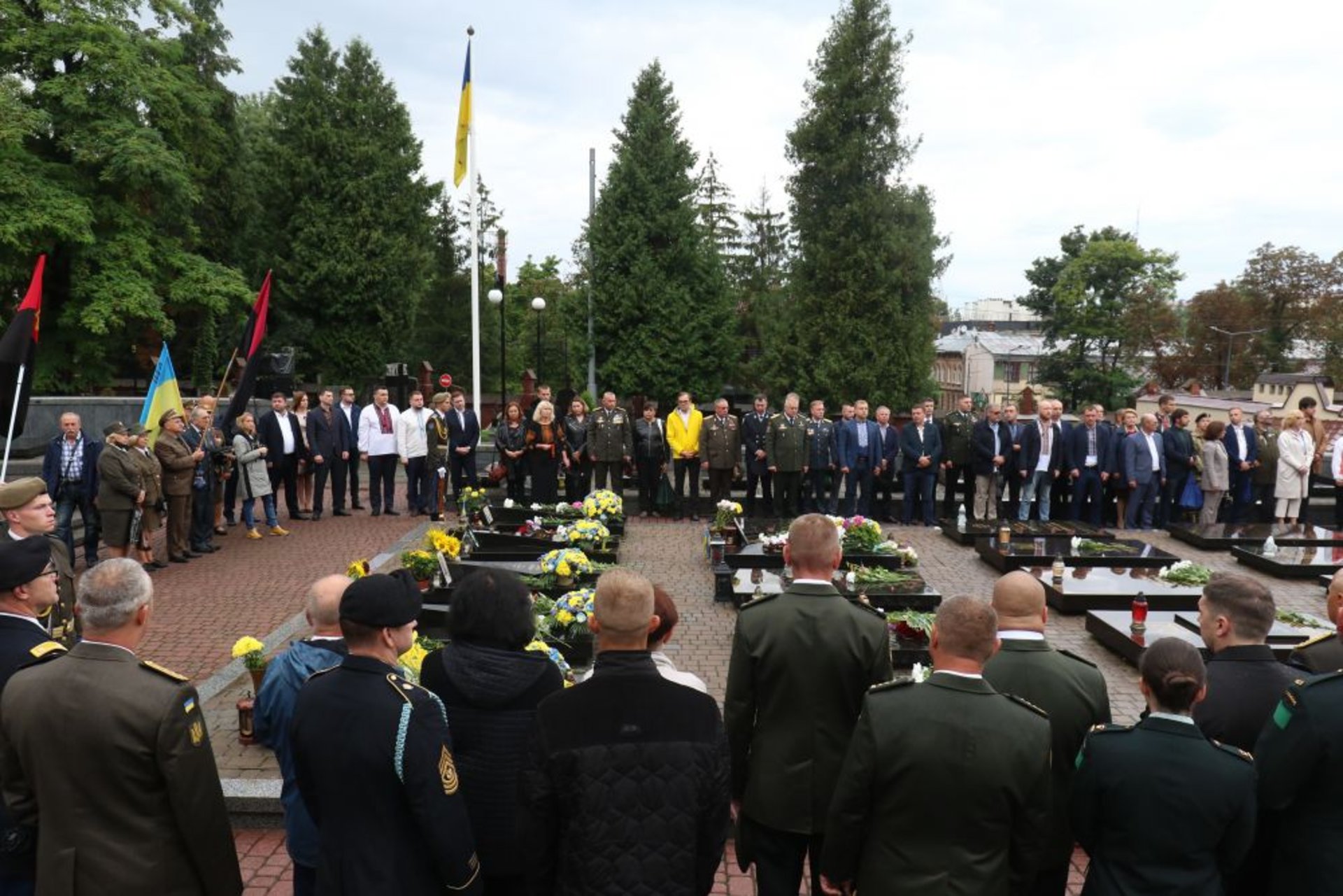 На Личаківському цвинтарі вшанували пам’ять новітніх Героїв, фото ЛМР