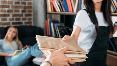 У Львові розпочали збір книжок для евакуйованих українців, які перебувають на Полтавщині