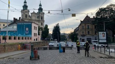 У Львові після ремонту з вулиць безслідно зникає історична бруківка
