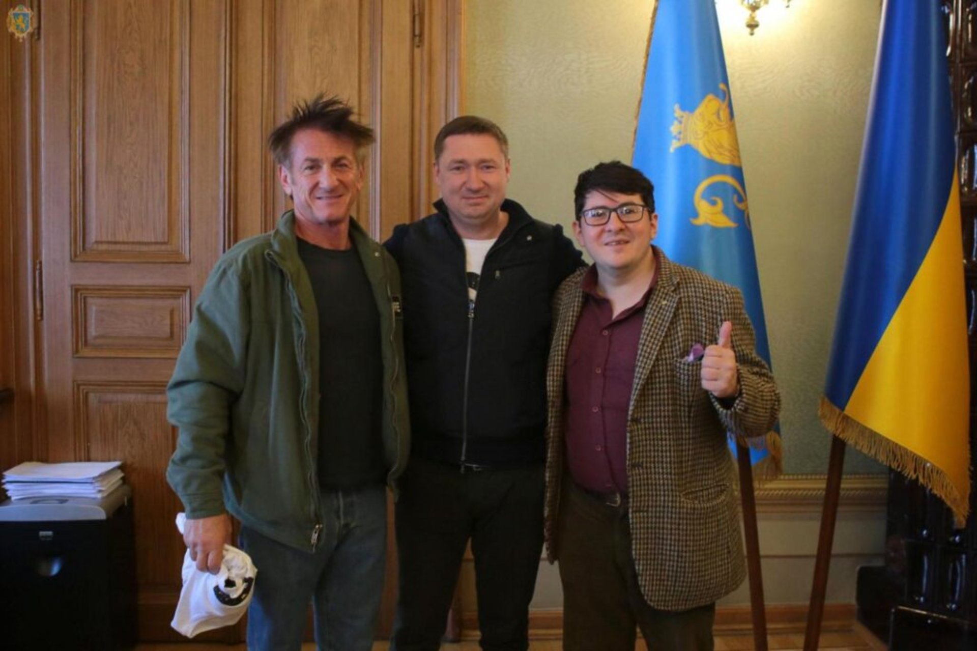 Благодійна організація актора Шона Пенна буде допомагати українським переселенцям на Львівщині