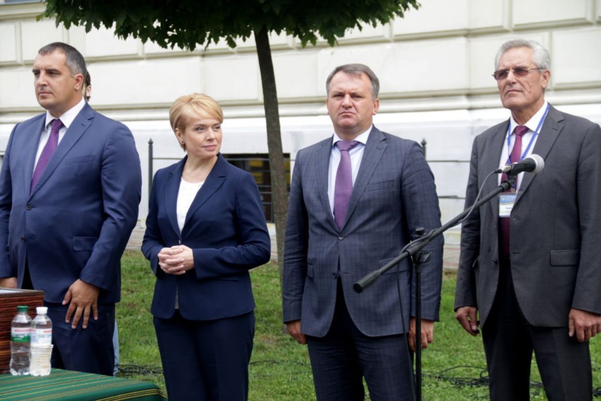 Школи Львівщини отримали 36 нових автобусів