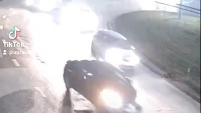 У Львові водій вилетів на кільце (ВІДЕО)