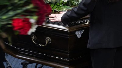У Києві попрощалися з журналісткою та її чоловіком хірургом Павлом Іванчовим