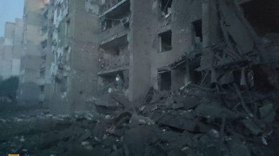 Внаслідок ракетного удару по Одещині зруйнований під'їзд дев'ятиповерхового будинку