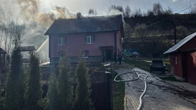 На Львівщині у пожежі постраждала жінка
