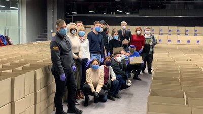 З перших днів епідемії ми робимо все можливе, щоб захистити українців, - Порошенко