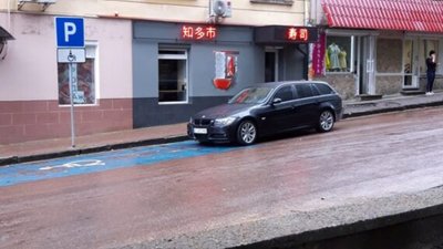 У Дрогобичі з’явились вітрини китайською мовою (ФОТО)