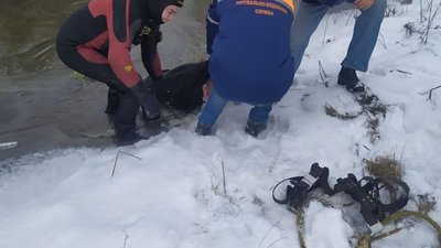 На Львівщині водолази знайшли у річці тіло чоловіка (ФОТО, ВІДЕО)