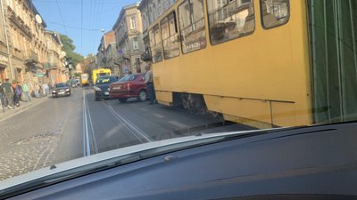 У Львові не розминулись автомобілі (ФОТО)