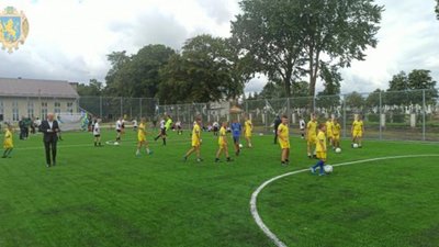 У Рудниках відкрили спортивний майданчик для мініфутболу