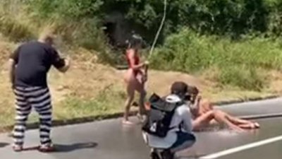 У Чорногорії трьох українок оштрафували за відверту фотосесію (ФОТО, ВІДЕО)