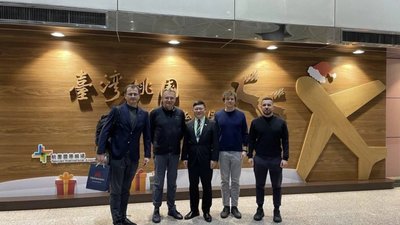 Садовий із трьома чоловіками поїхав у Тайвань