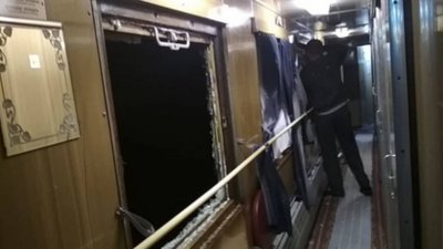 Вболівальники ФК "Карпати" розгромили три вагони в поїзді Львів-Запоріжжя (ВІДЕО)