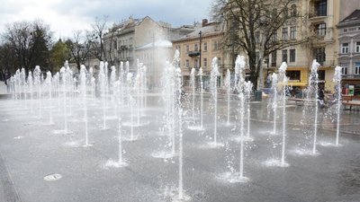 Головний фонтан Львова відновив роботу