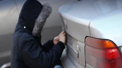 «Серійний» викрадач номерних знаків отримав три роки в’язниці