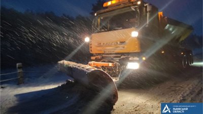 Дороги Львівщини розчищають від снігу (ФОТО, ВІДЕО)