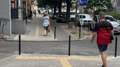 У Львові встановили улюблені стовпчики Садового