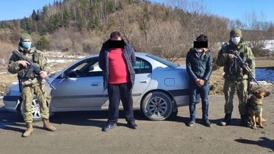 Двом порушникам кордону завадили потрапити до ЄС (ФОТО)