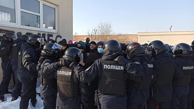 Активісти заблокують підприємства Козака-Медведчука у Наварії та Городку