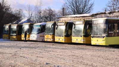 Садовий передав Одесі 10 автобусів