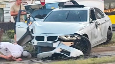 У Львові п’яний водій на BMW вилетів на кільце (ФОТО)