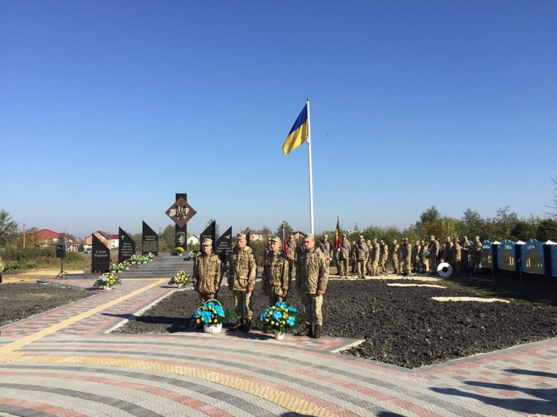 На Яворівщині відкрили меморіал пам’яті воїнам 24-ї Королівської бригади. Фото Юра Кенцало 4studio