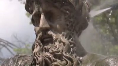 У Львові влаштували банний день для античних статуй  (ВІДЕО)